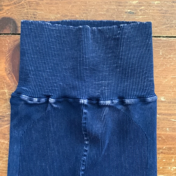 🔥NWOT Free People Happiness Leggings - Picture 2 of 5